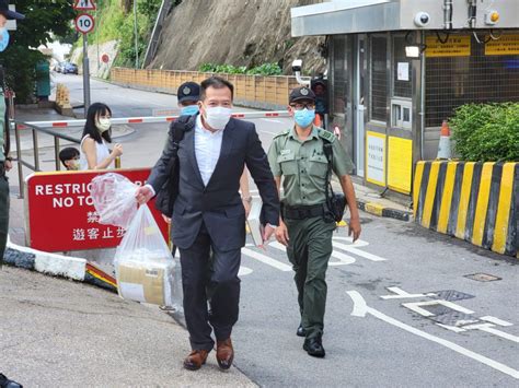 陳振聰出獄|【有片】陳振聰刑滿出獄與家人擁抱 頻說多謝指身體好好